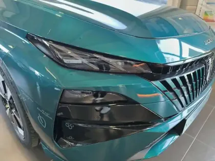 Photo 15 Peugeot 308  Electrique 55 kWh 156ch