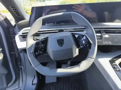 Photo 29 Peugeot 5008  Hybrid 145 ch e-DCS6