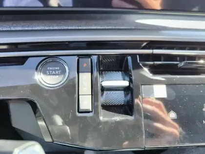 Photo 34 Peugeot 5008  Hybrid 145 ch e-DCS6