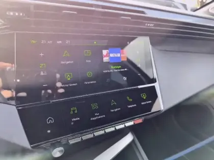 Photo 14 Peugeot 408  Hybrid 145 e-DCS6