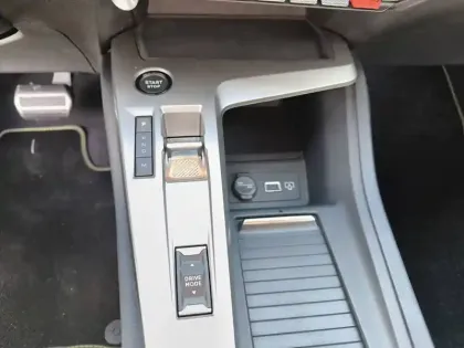 Photo 13 Peugeot 408  Hybrid 145 e-DCS6