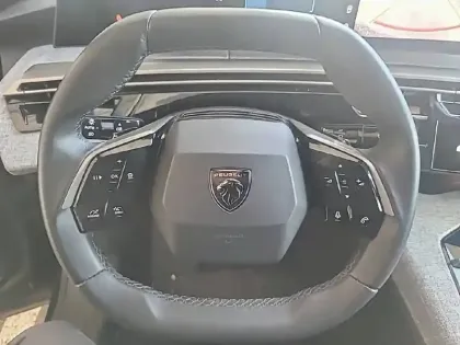 Photo 8 Peugeot 3008  Hybrid 145 e-DCS6