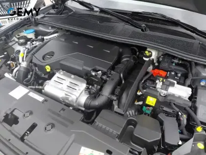 Photo 14 Peugeot 408  Plug-in Hybrid 240 ch e-DCS7