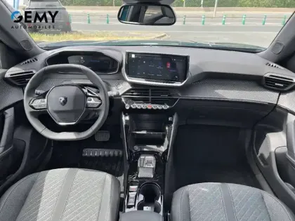 Photo 7 Peugeot 2008  Electrique 54 kWh 156 ch