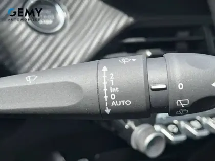 Photo 15 Peugeot 2008  Electrique 54 kWh 156 ch