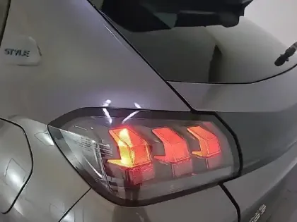 Photo 16 Peugeot 208  PureTech 100 S&S EAT8