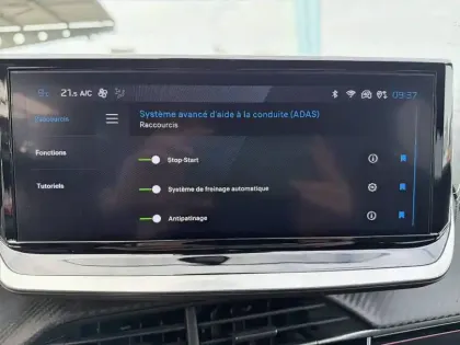 Photo 20 Peugeot 208  Hybrid 136 e-DCS6