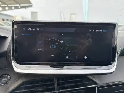 Photo 22 Peugeot 208  Hybrid 136 e-DCS6