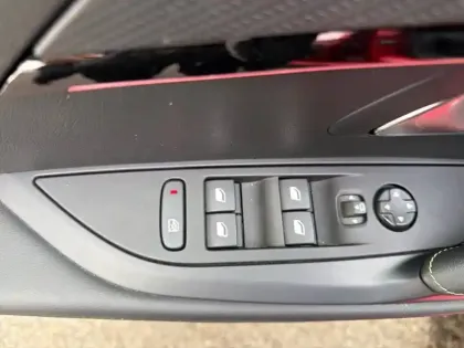 Photo 37 Peugeot 208 Gén. II Ph2 GT 5