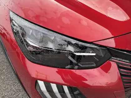 Photo 15 Peugeot 208  Hybrid 136 e-DCS6