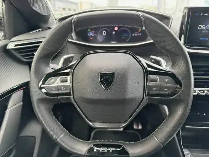 Photo 8 Peugeot 208  Hybrid 136 e-DCS6