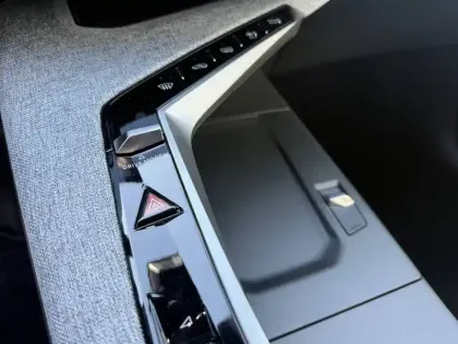 Photo 38 Peugeot 3008  Electrique 210 ch 73 kWh