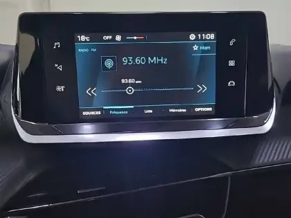 Photo 74 Peugeot 208  PureTech 75 S&S BVM5