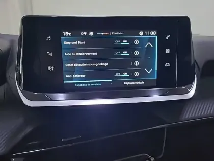 Photo 76 Peugeot 208  PureTech 75 S&S BVM5