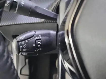 Photo 81 Peugeot 208  PureTech 75 S&S BVM5