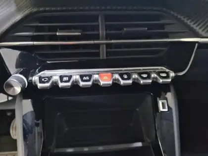 Photo 80 Peugeot 208  PureTech 75 S&S BVM5