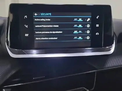 Photo 77 Peugeot 208  PureTech 75 S&S BVM5