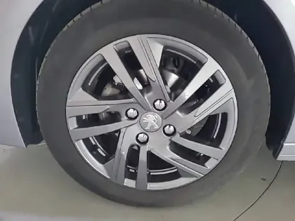 Photo 68 Peugeot 208  PureTech 75 S&S BVM5