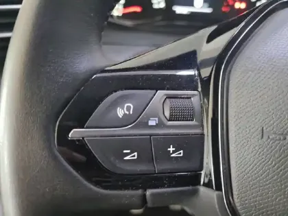 Photo 82 Peugeot 208  PureTech 75 S&S BVM5