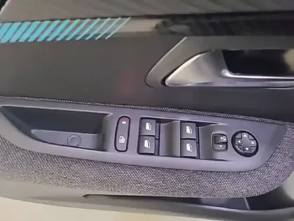 Photo 85 Peugeot 208  PureTech 75 S&S BVM5