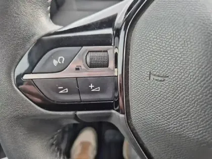 Photo 45 Peugeot 208  PureTech 75 S&S BVM5