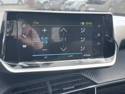 Photo 17 Peugeot 208  Electrique 50 kWh 136ch