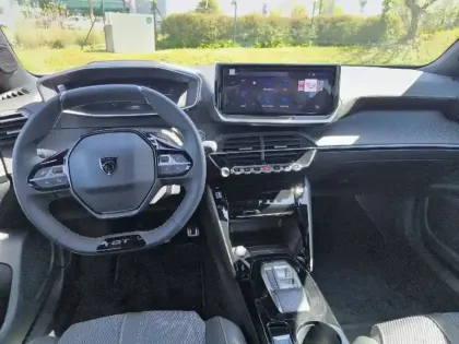 Photo 27 Peugeot 2008  Electrique 54 kWh 156 ch