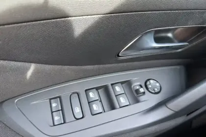 Photo 30 Peugeot 308  SW BlueHDi 130ch S&S EAT8