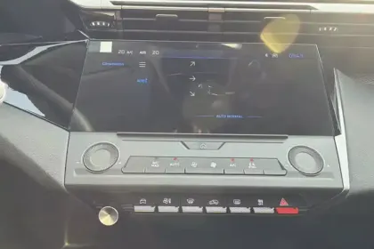 Photo 23 Peugeot 308  SW BlueHDi 130ch S&S EAT8