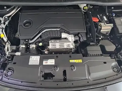 Photo 14 Peugeot 308  Hybrid 145 e-DCS6