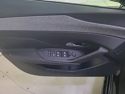 Photo 28 Peugeot 308  Hybrid 145 e-DCS6