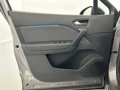 Photo 19 Renault Captur  E-Tech full hybrid 145 ch