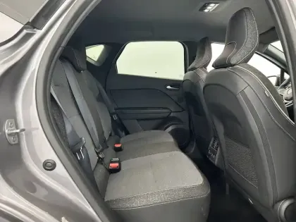 Photo 24 Renault Captur  E-Tech full hybrid 145 ch