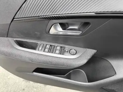 Photo 18 Peugeot 208  Hybrid 110 ch e-DCS6