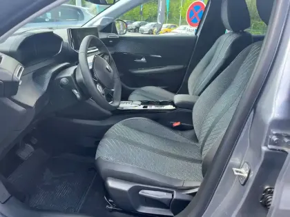 Photo 12 Peugeot 208  Electrique 50 kWh 136ch