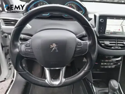 Photo 13 Peugeot 2008 Gén. I Ph2 Allure 5