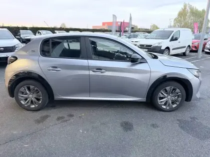 Photo 43 Peugeot 208  Electrique 50 kWh 136ch