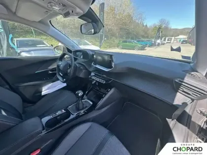 Photo 12 Peugeot 2008  PureTech 130 S&S BVM6