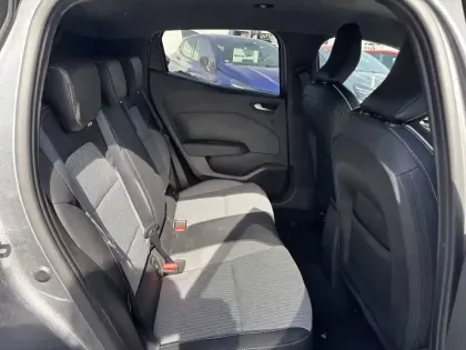 Photo 18 Renault Captur  E-Tech hybride 145