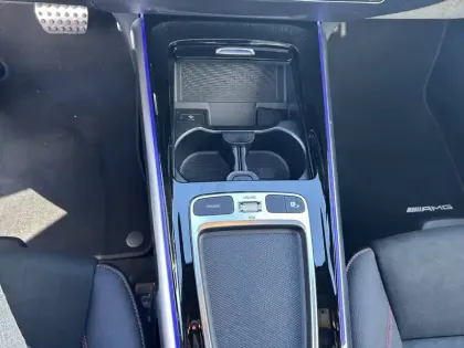 Photo 11 Mercedes GLB  200 d 8G-DCT