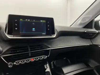 Photo 27 Peugeot 208  Electrique 50 kWh 136ch