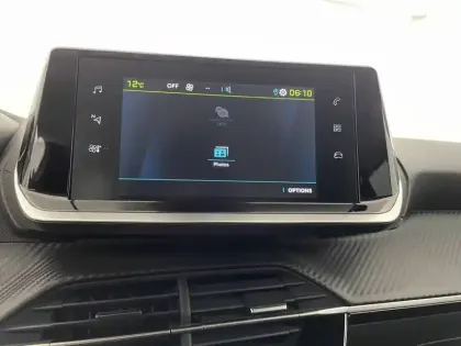 Photo 19 Peugeot 208  Electrique 50 kWh 136ch