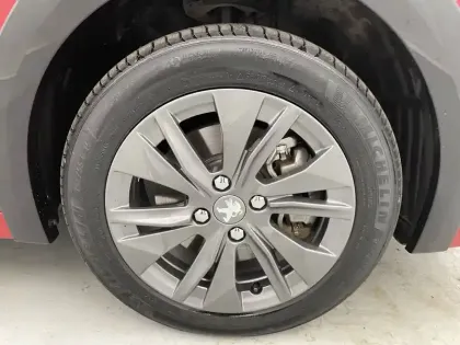 Photo 17 Peugeot 208  Electrique 50 kWh 136ch