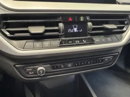 Photo 37 BMW Serie 1 118i 136 ch DKG7