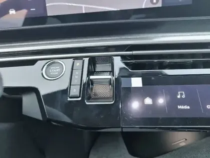 Photo 13 Peugeot 5008  Plug-in Hybrid 195 e-DCS7