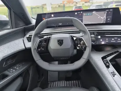 Photo 8 Peugeot 5008  Plug-in Hybrid 195 e-DCS7