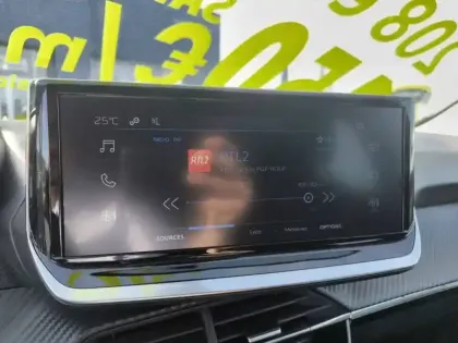 Photo 17 Peugeot 208  Hybrid 110 ch e-DCS6