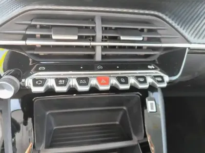 Photo 14 Peugeot 208  Hybrid 110 ch e-DCS6