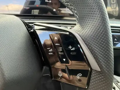 Photo 34 Peugeot 3008  Hybrid 145 e-DCS6