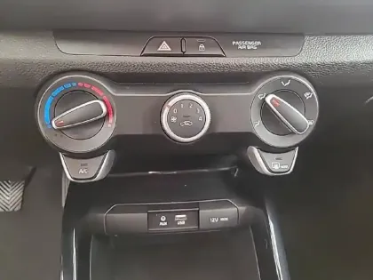 Photo 19 Kia Stonic  1.0 T-GDi 120 ch ISG BVM6